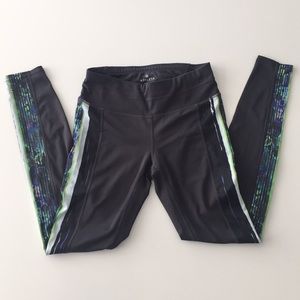 Athleta Sonar 7/8 Pants w/ stripe detail - Size XS