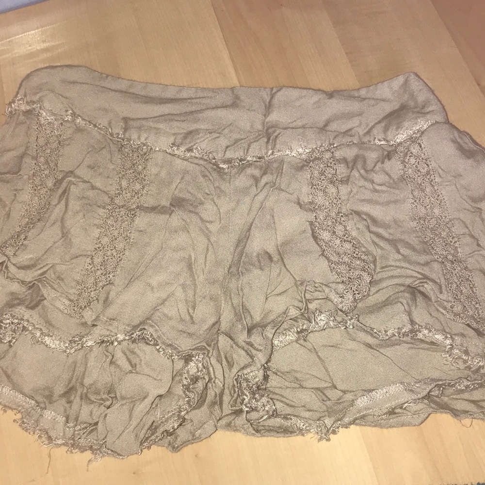 Beige pattern shorts