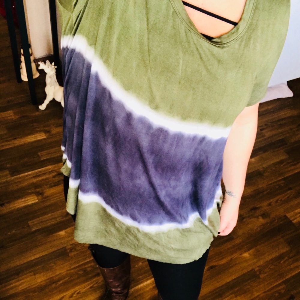 Loose fitting the due boutique shirt size L
