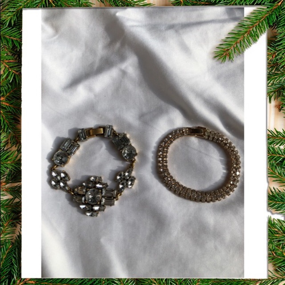 Bundle of three glittering bracelets!