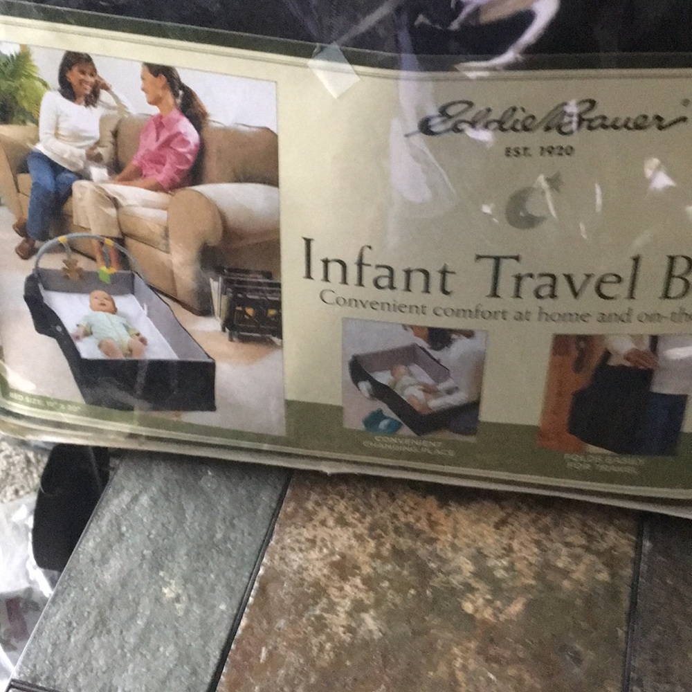 Baby travel bed