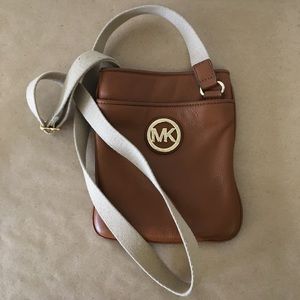 Michael Brown Leather Swingpack Crossbody Purse!