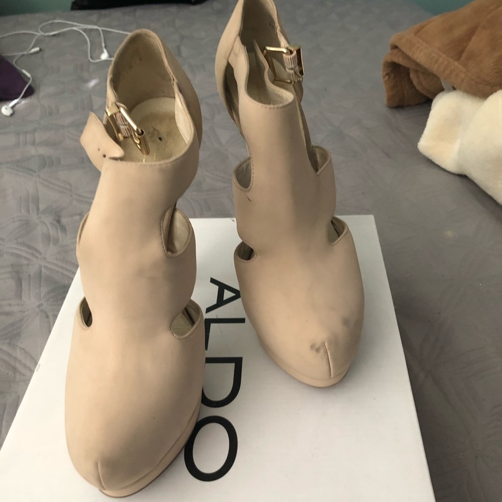 Heels - Picture 2 of 3