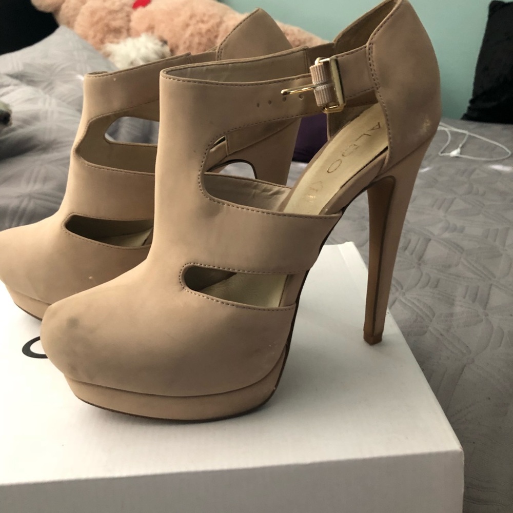 Heels - Picture 3 of 3