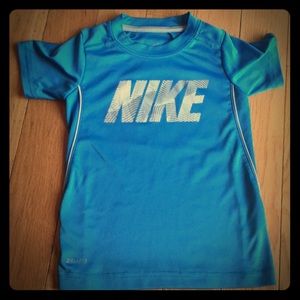 Nike boys tee