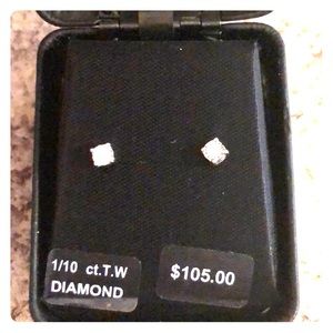 1/10 ct. Diamond earrings