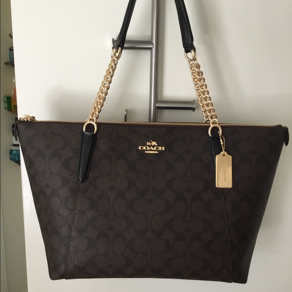 ⛔️SOLD⛔️ 🌷Coach AVA Chain Tote Signature Leather