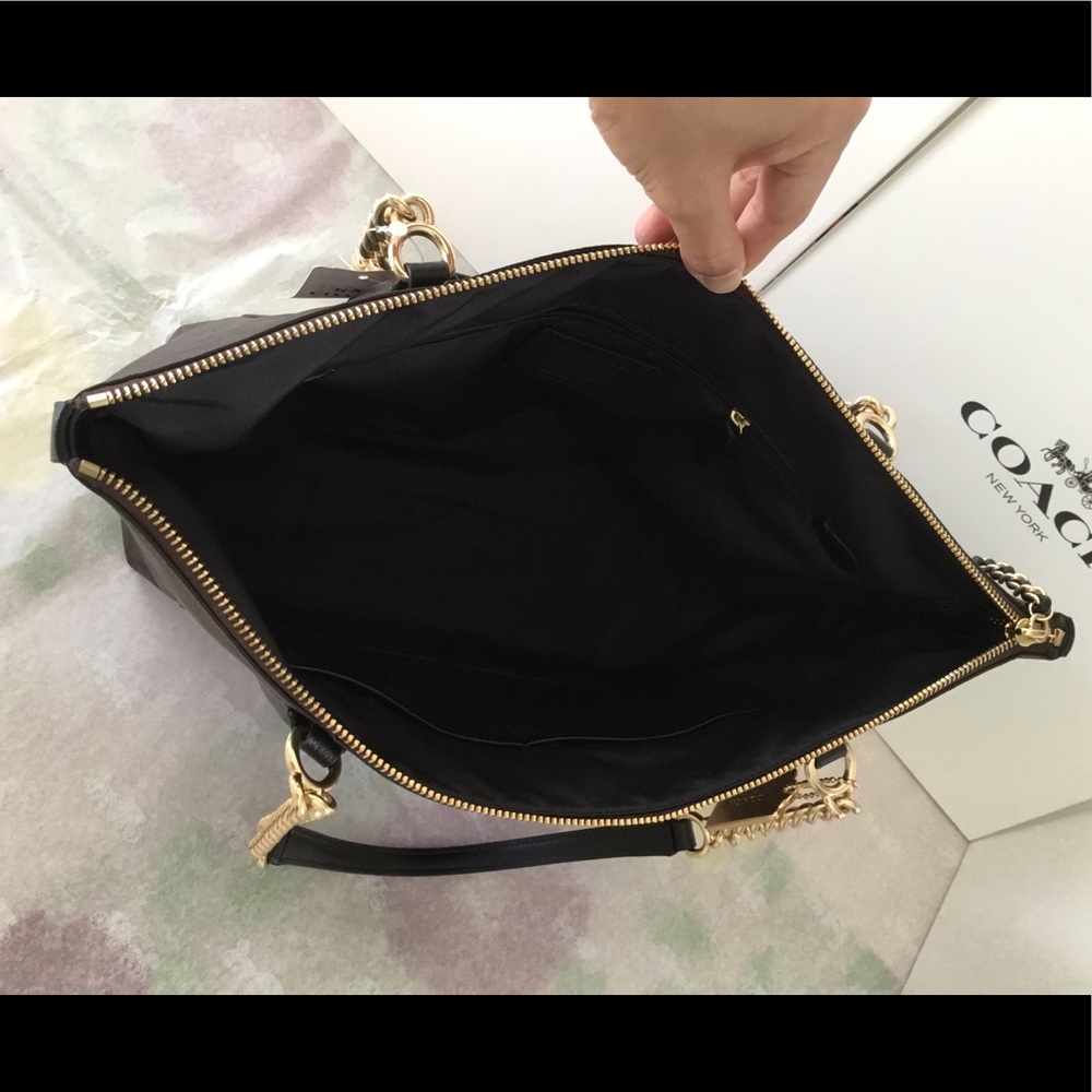 ⛔️SOLD⛔️ 🌷Coach AVA Chain Tote Signature Leather - Picture 4 of 8