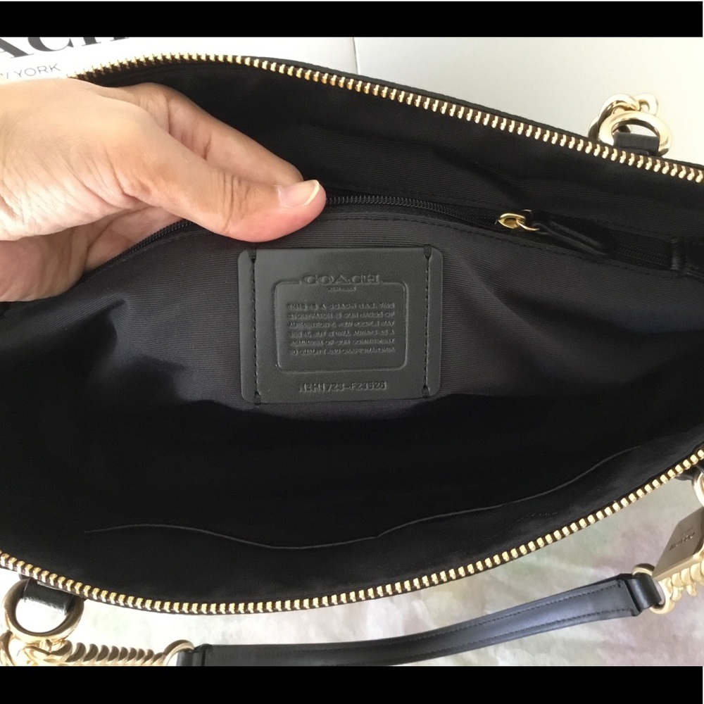 ⛔️SOLD⛔️ 🌷Coach AVA Chain Tote Signature Leather - Picture 5 of 8