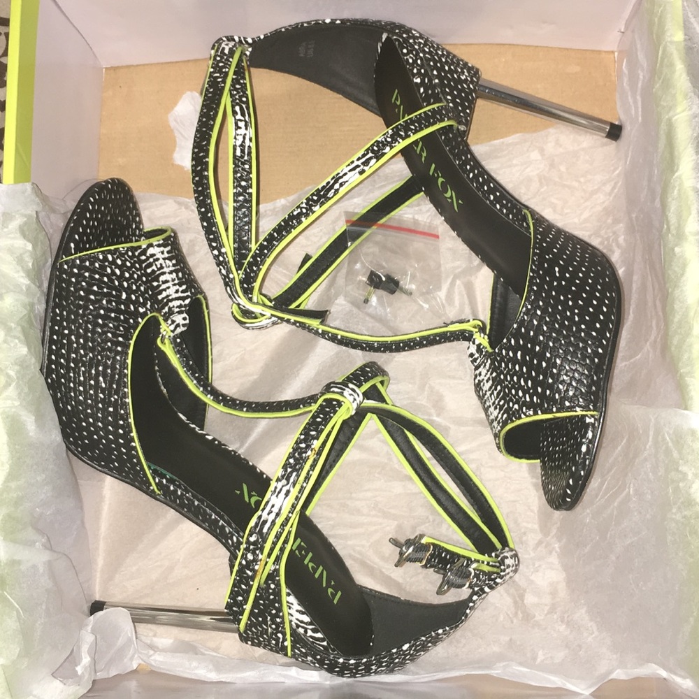 Unique Sandal "ABRA" 8.5M