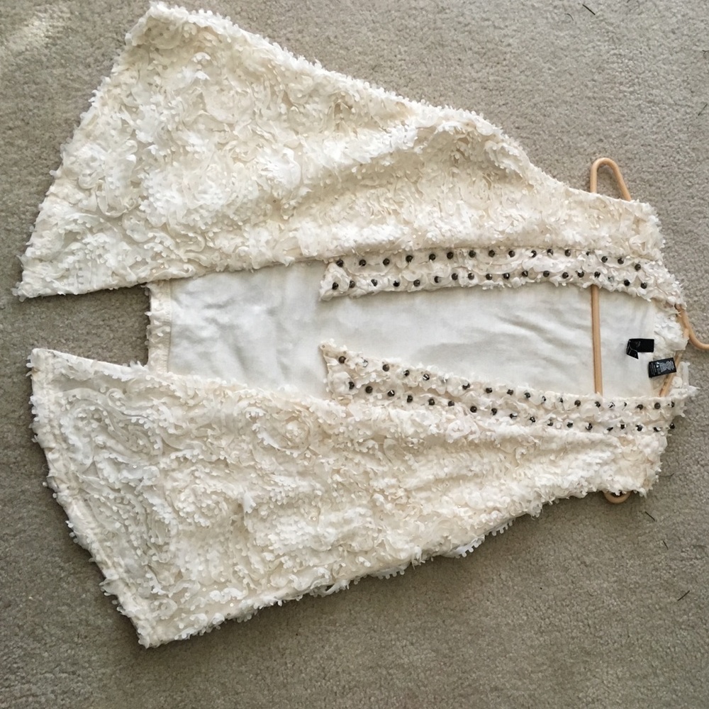 Buckle Boutique cream colored vest