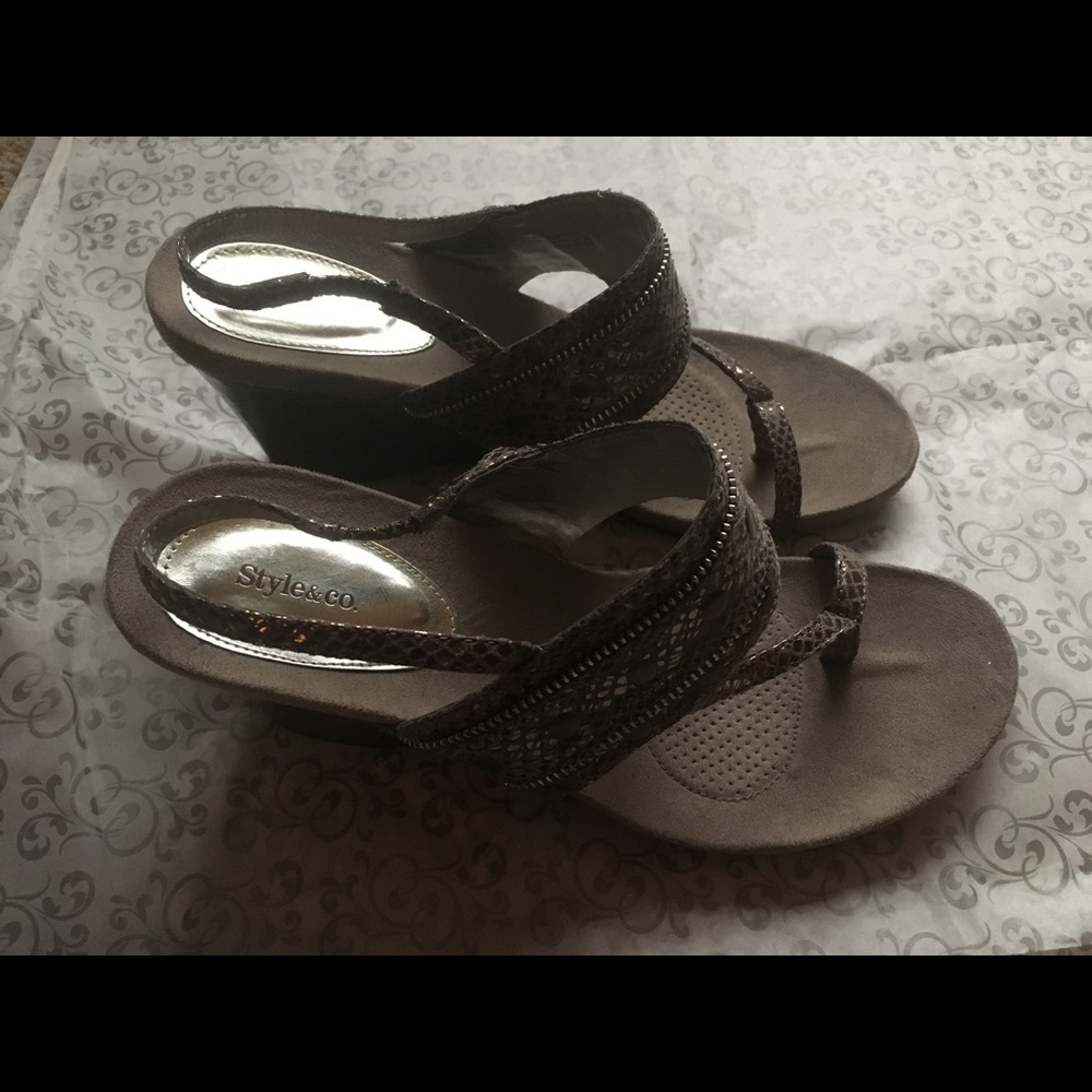 Style & co Wedges - Picture 3 of 4