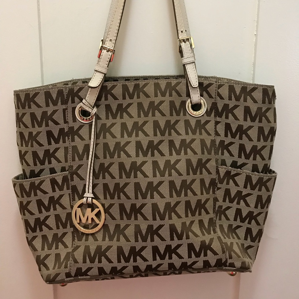 ❗️❗️NEW LOWER PRICE❗️❗️Michael Kors Tote