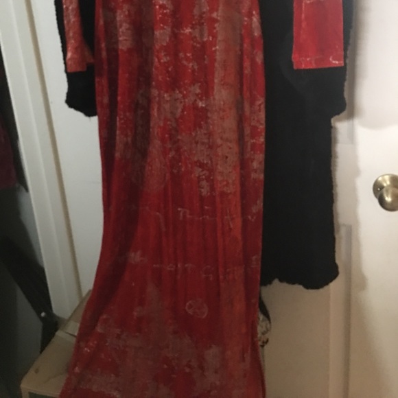 Red velvet handpainted long dress - Picture 2 of 2