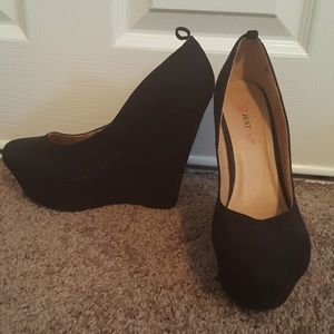 Black Wedges