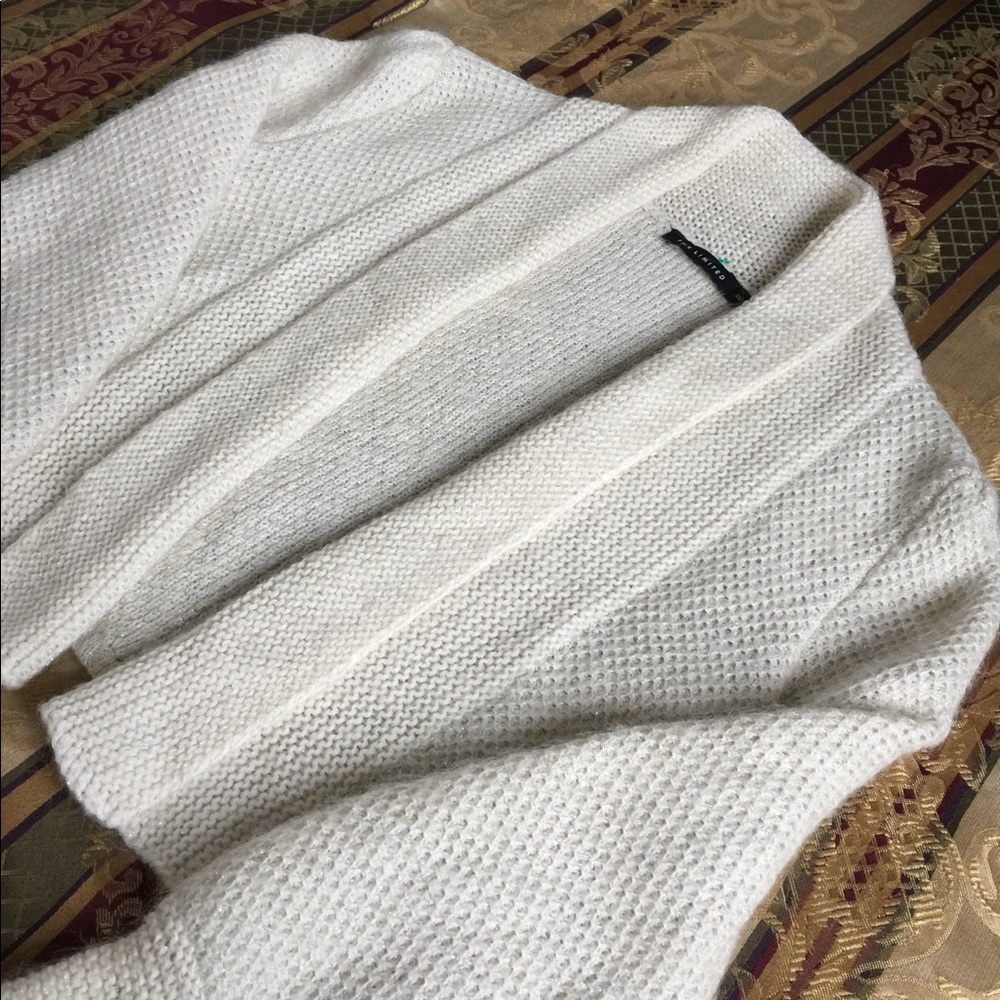 THE LIMITED 41% wool blended white cardigan.