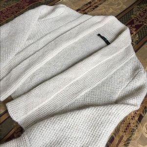 THE LIMITED 41% wool blended white cardigan.