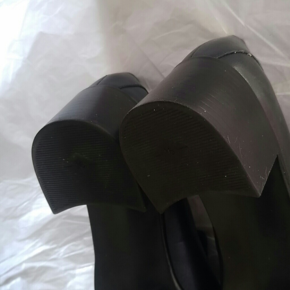 Shoes - Picture 6 of 8
