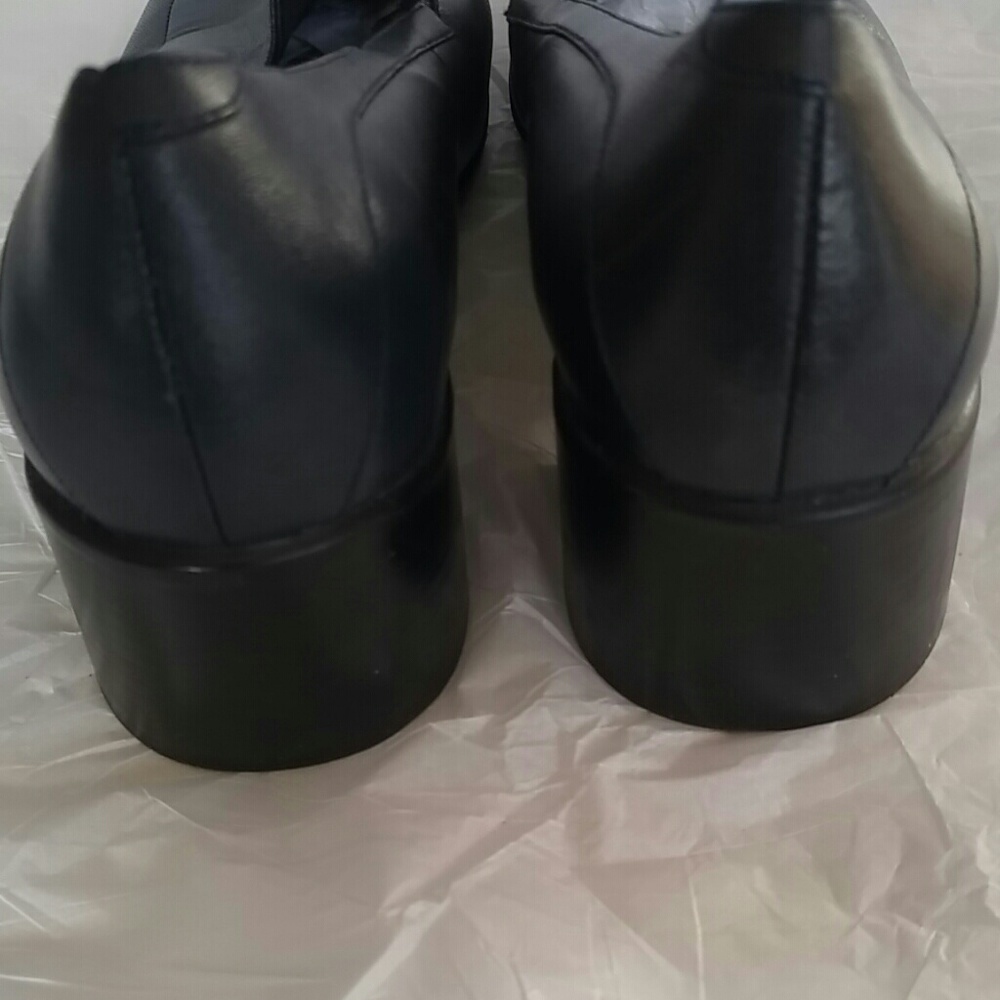 Shoes - Picture 7 of 8