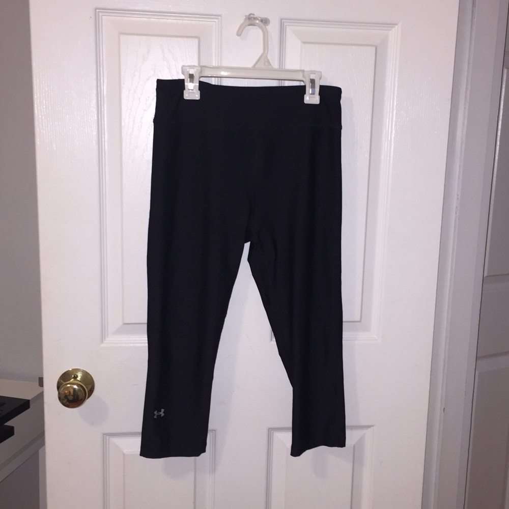 UNDER ARMOR BLACK CROPPED LEGGINGS
