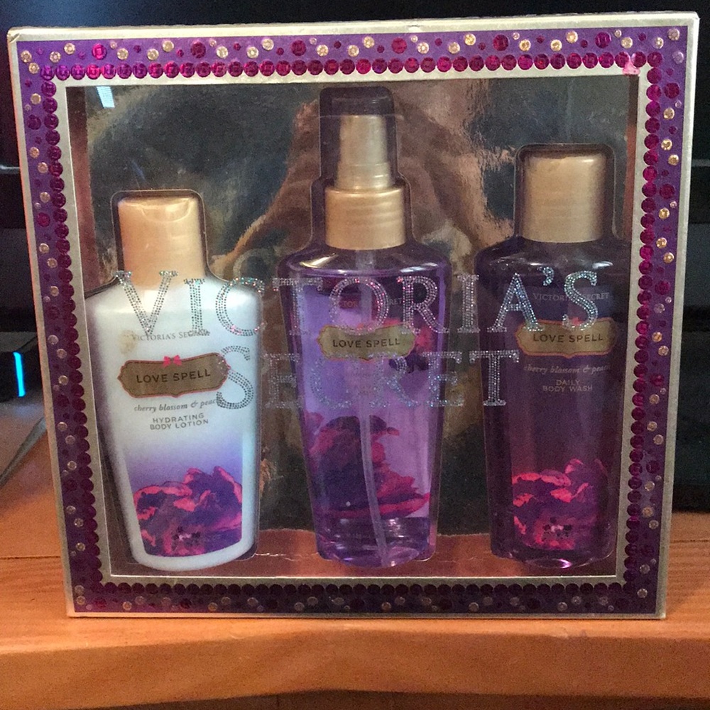 Victoria’s Secret Love spell box set