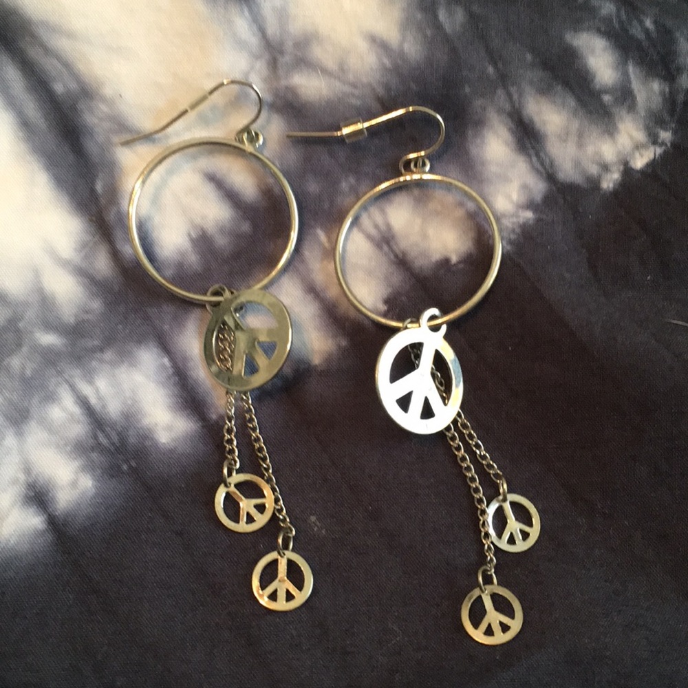 Super cute peace earrings ✌️