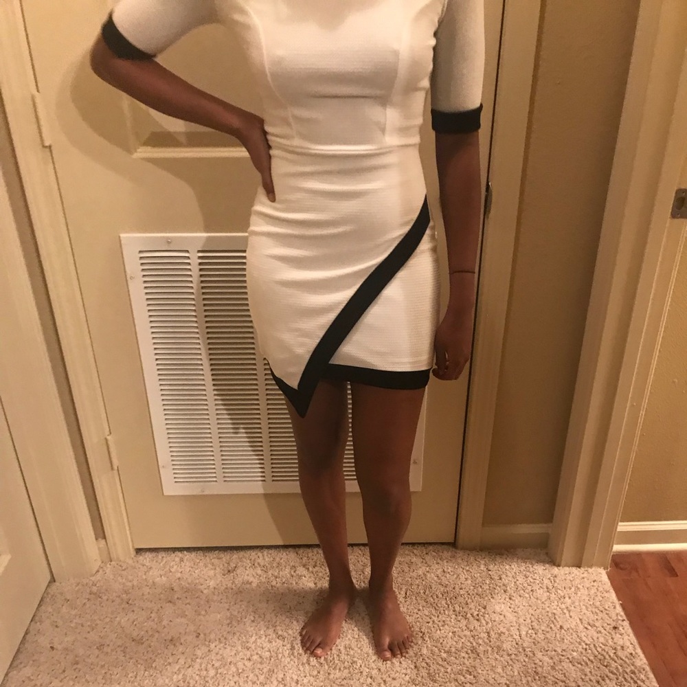 Lack and white trendy white body con dress