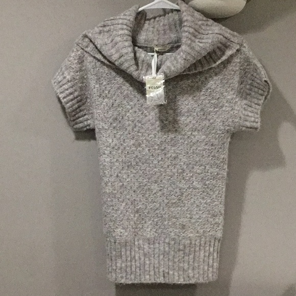 Fossil Tops - FOSSIL SHIRTSLEEVE SWEATER NWT OATMEAL SZ XS