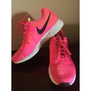 Size 8 Nike sneakers