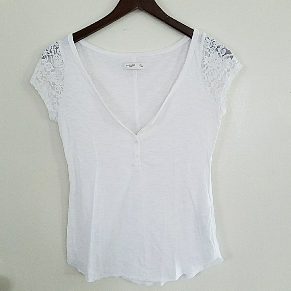 Gilly Hicks top