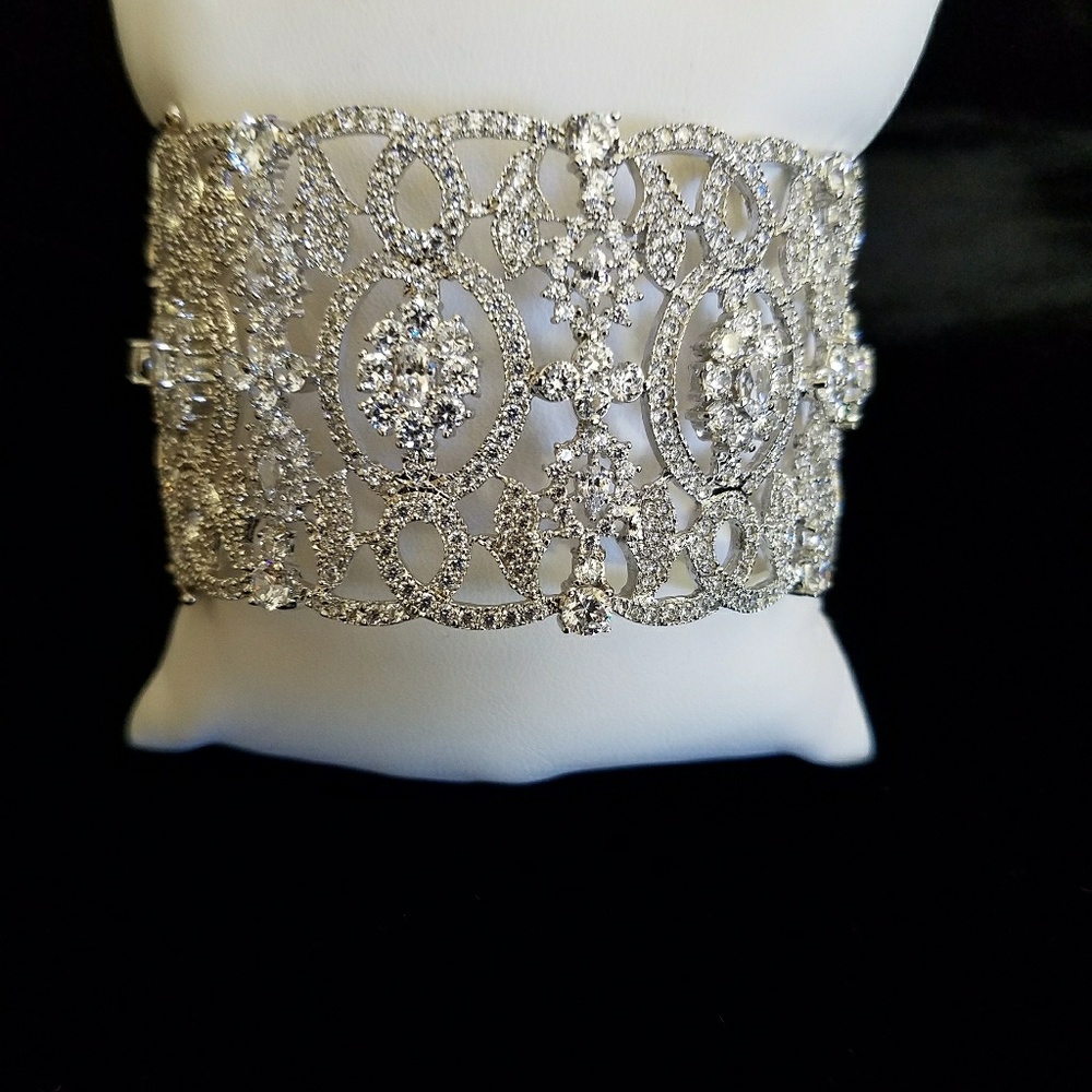 GORGEOUS "DIAMOND" CZ'S CUFF