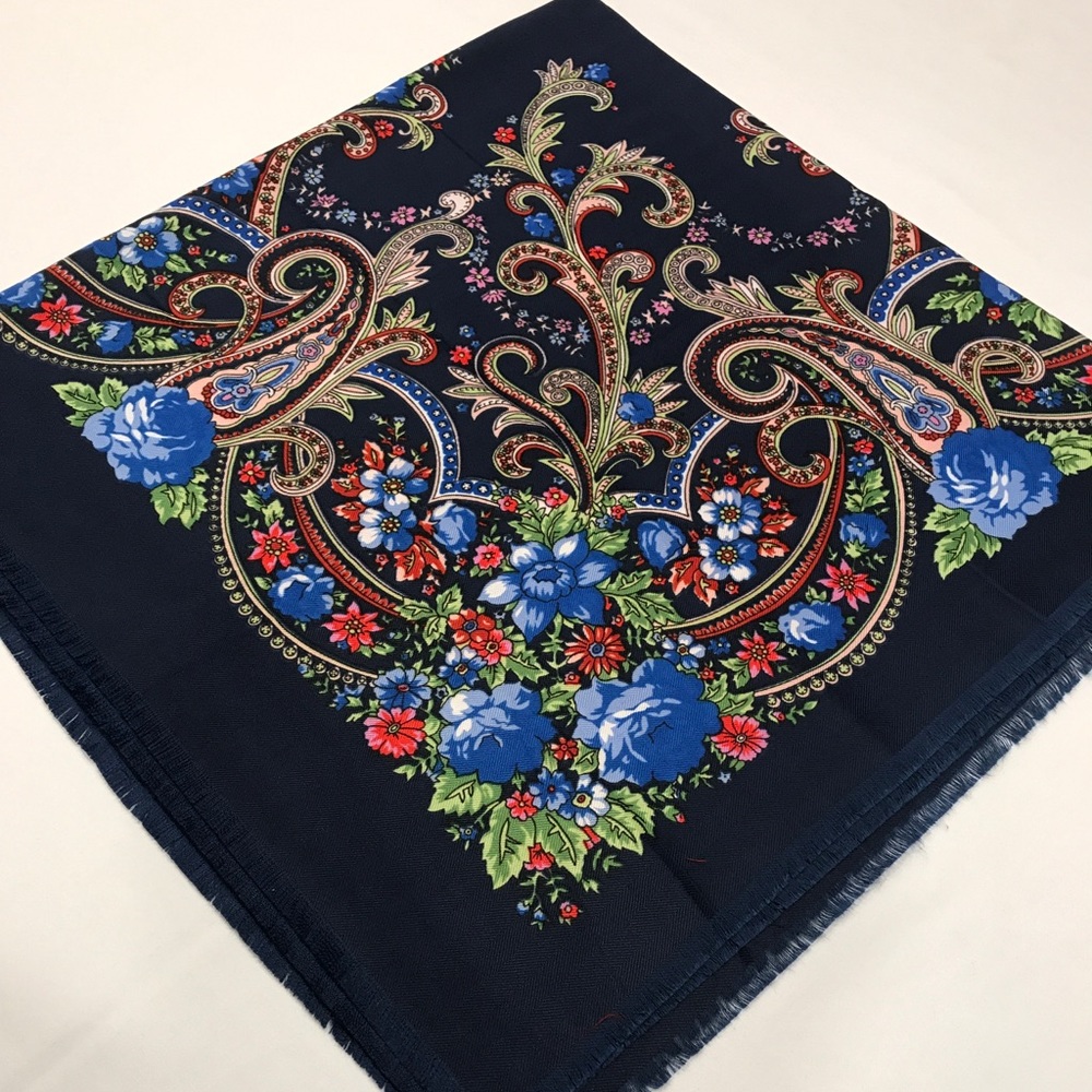 Beautiful vintage style scarf
