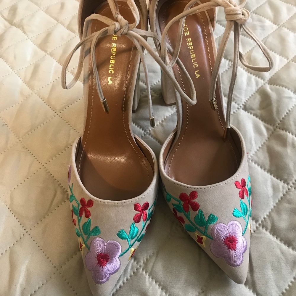 Women’s ankled heels