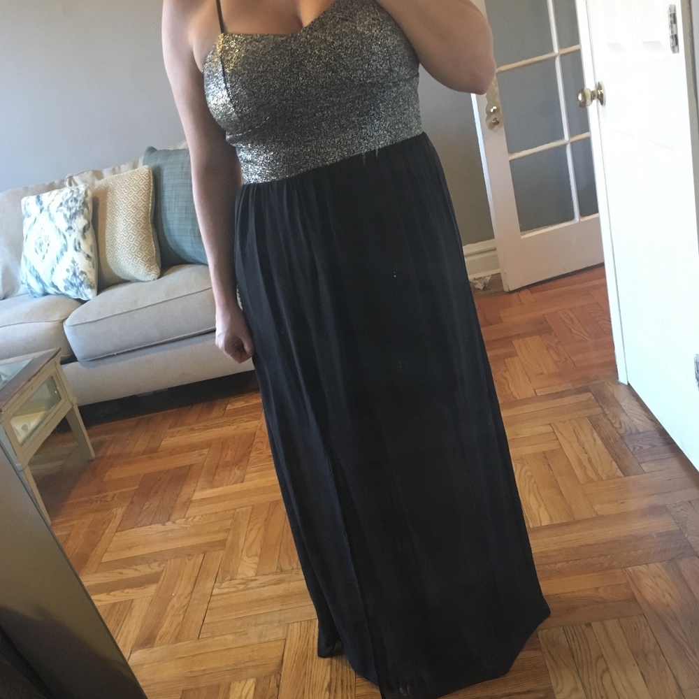 Dress - Picture 3 of 3