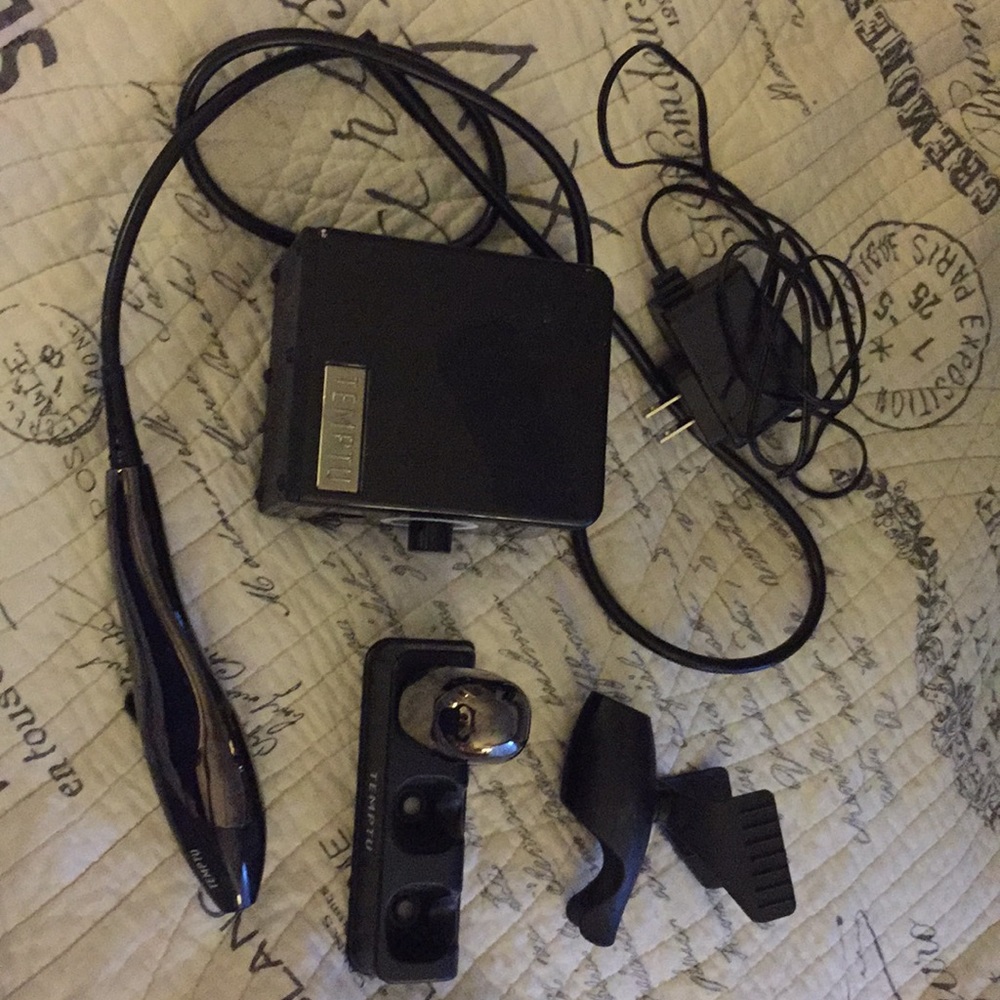 Temptu make up applicator