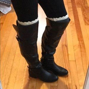 🖤Knee high black boots🖤