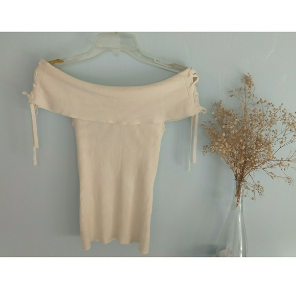 Express- Off The Shoulder Top - Picture 2 of 6