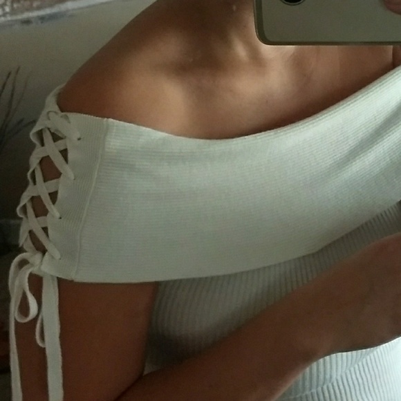 Express- Off The Shoulder Top - Picture 3 of 6