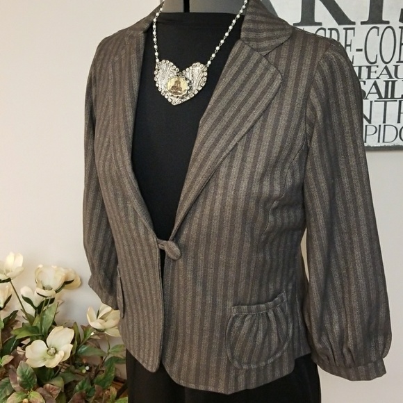 KLd Signature short blazer - Picture 1 of 8