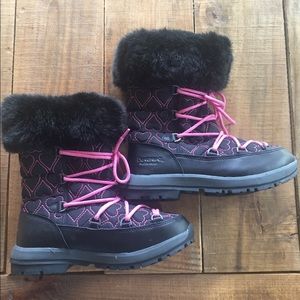 New Bearpaw by Meredith snow boots. Youth size 5