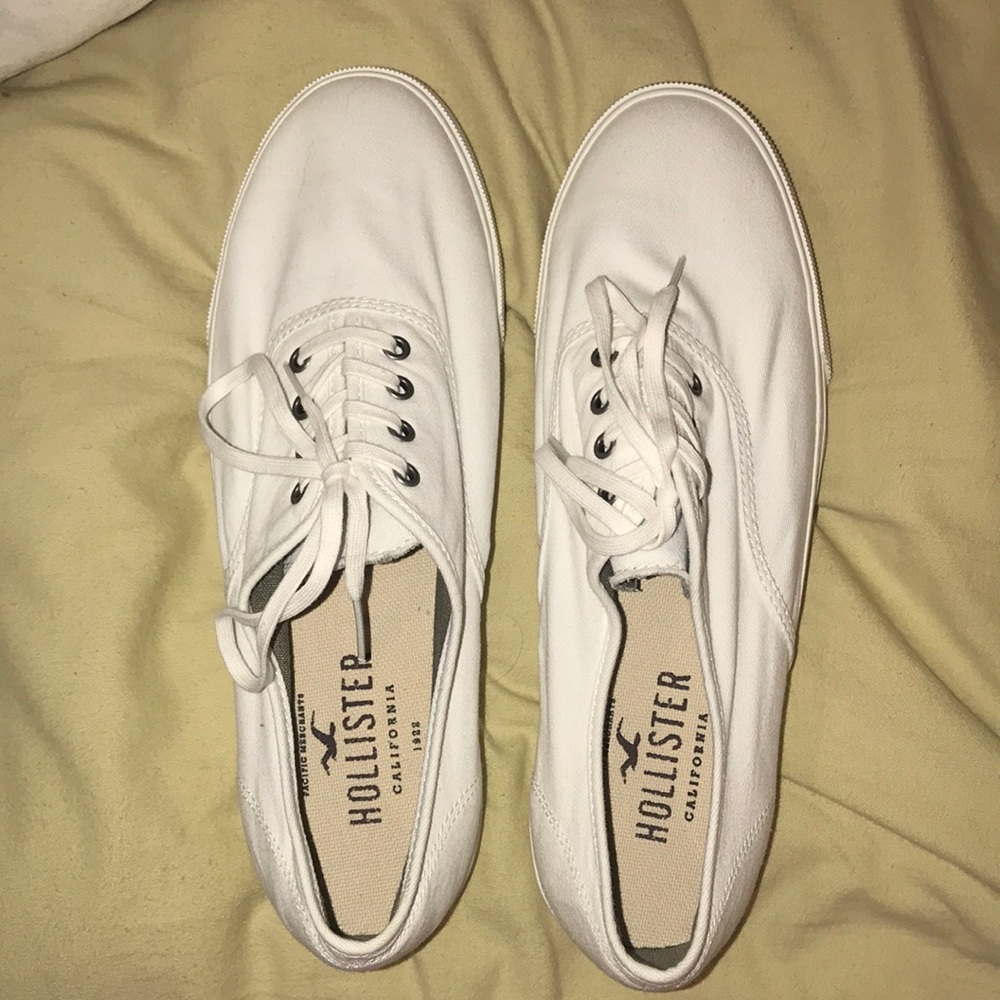 🆕 HOLLISTER WHITE SNEAKERS!!!