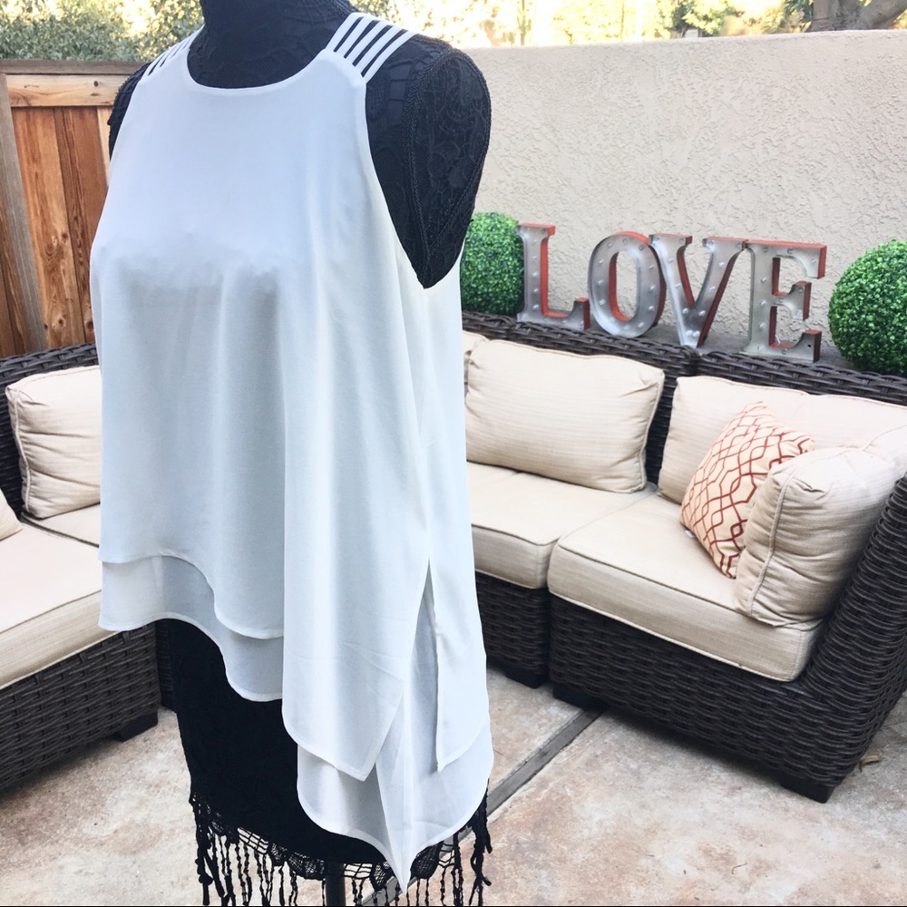 Monteau Halter Flowy Asymetric Drape Tank; white