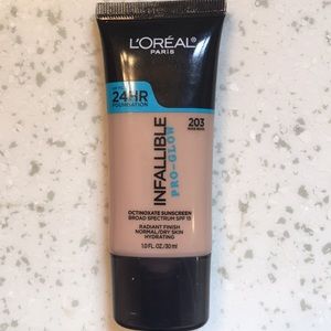 L’Oréal infallible pro-glow in 203 nude beige