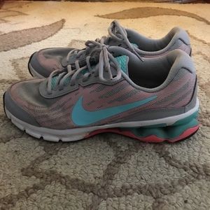 Ladies Nike Reax tennis shoes