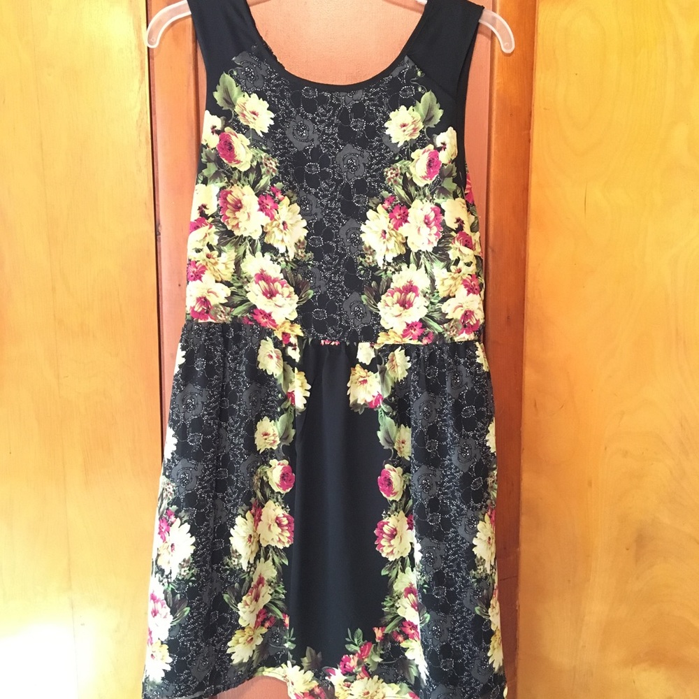 Free w bundle / Forever 21 floral dress