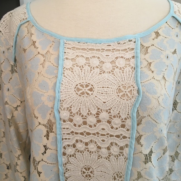 Lush Lace Top - Picture 4 of 6