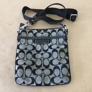 Coach Black Signature C Swingpack Crossbody Purse!