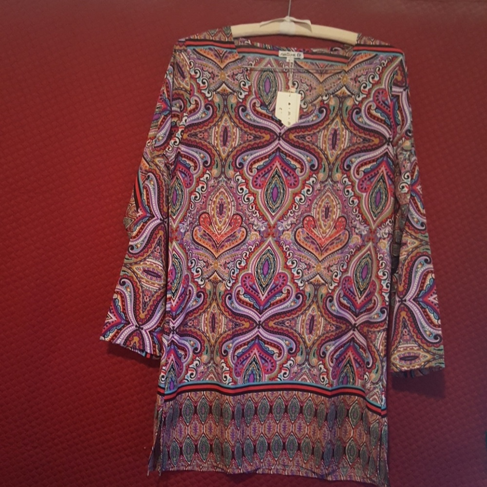Tunic with 3/4 sleeves