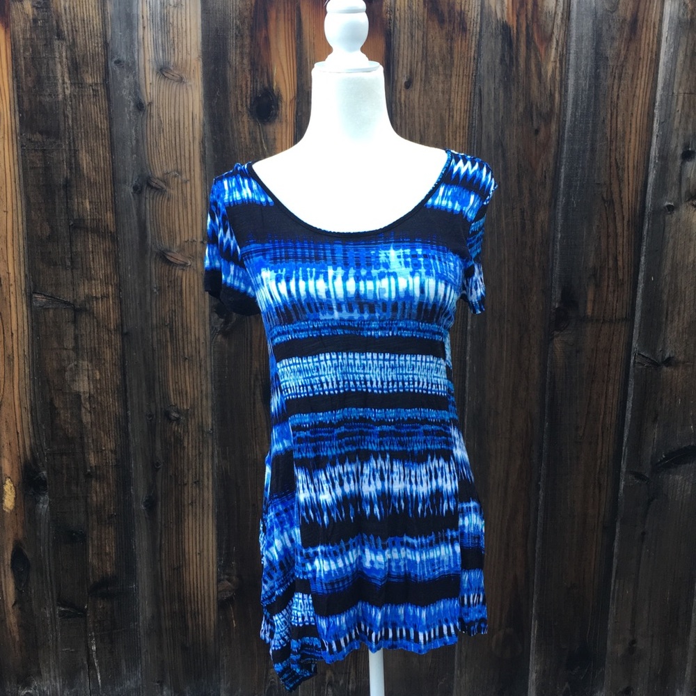 Beautiful Blue Patterned Top - Picture 3 of 8