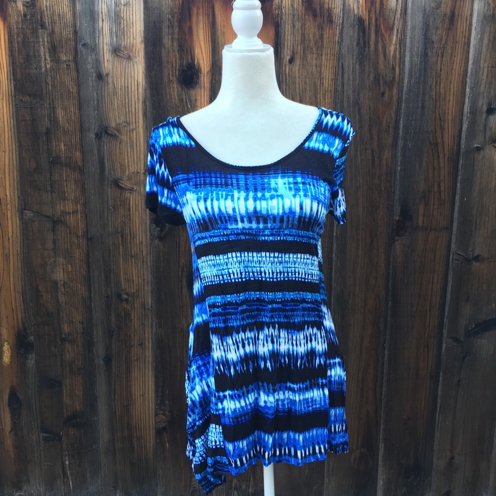 Beautiful Blue Patterned Top - Picture 4 of 8
